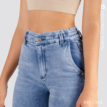 Cargar imagen en el visor de la galería, Mom Jeans Tiro Alto Pretina Resortada S7398