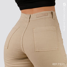 Cargar imagen en el visor de la galería, Pantalón Mom Fit Cargo Tiro Alto S7525