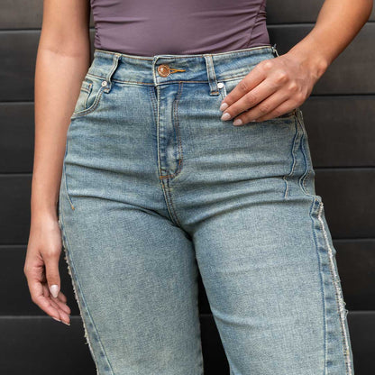 Jeans Mom Flare Tiro Alto S7595