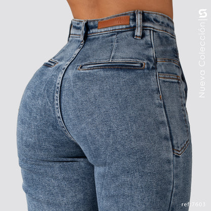 Jeans Mom Flare Tiro Alto 7603